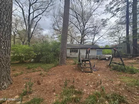 Exterior - 3515 Ridgecrest Dr, Jackson, MS 39212 photo 3 of 4