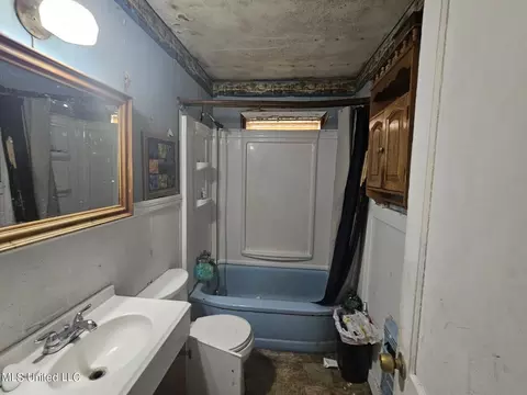 Bath - 3515 Ridgecrest Dr, Jackson, MS 39212 photo 2 of 2