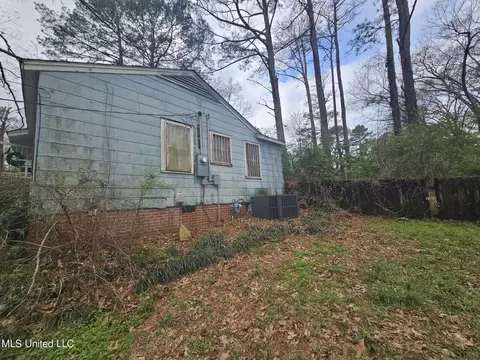 Exterior - 3515 Ridgecrest Dr, Jackson, MS 39212 photo 2 of 4