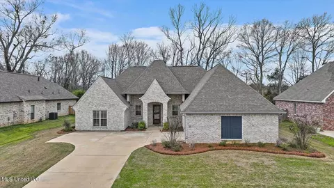 170 Sweetbriar Cir, Canton, MS 39046