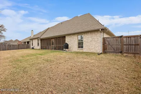 Exterior - 170 Sweetbriar Cir, Canton, MS 39046 photo 8 of 10