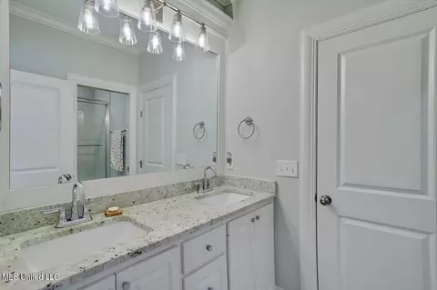 Bath - 170 Sweetbriar Cir, Canton, MS 39046 photo 5 of 6