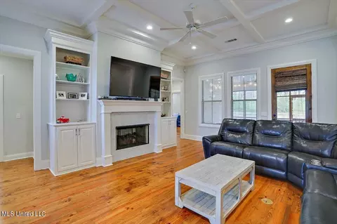 Living - 170 Sweetbriar Cir, Canton, MS 39046 photo 1 of 2
