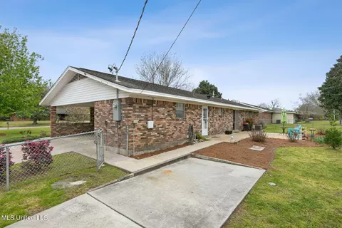 Exterior - 205 Saint Augustine Dr, Long Beach, MS 39560 photo 4 of 5