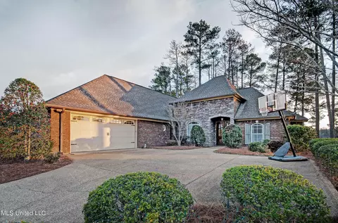 205 Willow Crest Cv, Brandon, MS 39047 photo 2