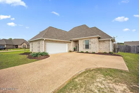 112 Ashwood Pl, Pearl, MS 39208