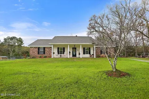 1105 Velma Dr, Byram, MS 39272