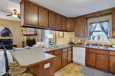 1105 Velma Dr, Byram, MS 39272 photo 8
