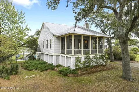 790 W Beach Blvd, Pass Christian, MS 39571