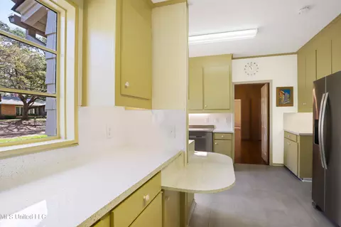 Kitchen - 4005 Old Canton Ln, Jackson, MS 39206 photo 2 of 2