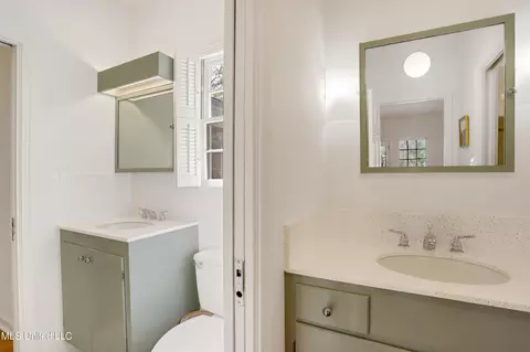 Bath - 4005 Old Canton Ln, Jackson, MS 39206 photo 1 of 4