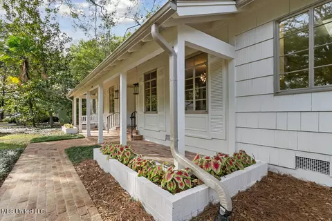 Exterior - 4005 Old Canton Ln, Jackson, MS 39206 photo 2 of 9