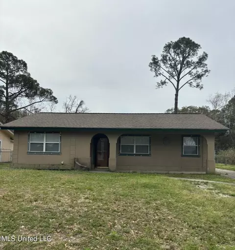 111 Linda Cir, Ocean Springs, MS 39564