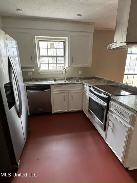 Kitchen - 101 Dublin Dr, Clinton, MS 39056 photo 1 of 1