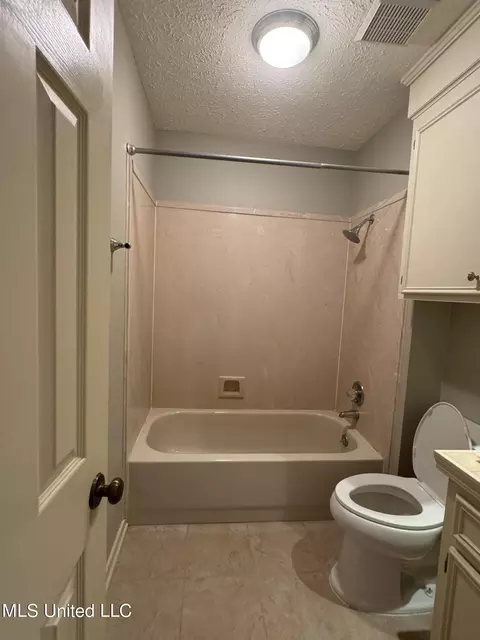 Bath - 101 Dublin Dr, Clinton, MS 39056 photo 1 of 5