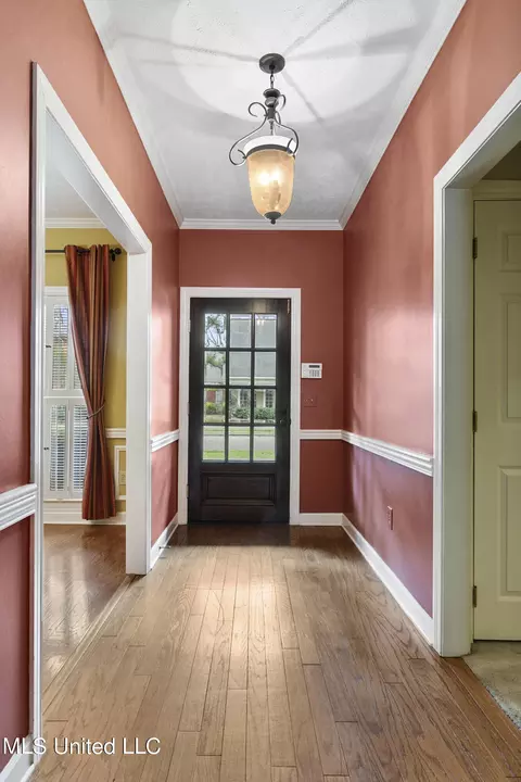 Entry Way - 5124 Heatherton Dr, Jackson, MS 39211 photo 1 of 2