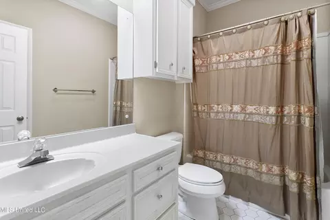 Bath - 5124 Heatherton Dr, Jackson, MS 39211 photo 4 of 4