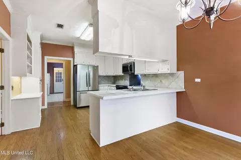 Kitchen - 5124 Heatherton Dr, Jackson, MS 39211 photo 1 of 2