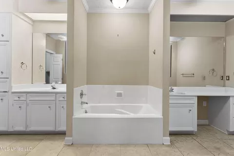 Bath - 5124 Heatherton Dr, Jackson, MS 39211 photo 1 of 4