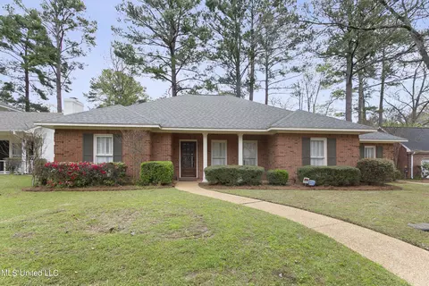 5124 Heatherton Dr, Jackson, MS 39211