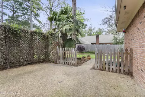 Exterior - 5124 Heatherton Dr, Jackson, MS 39211 photo 4 of 6