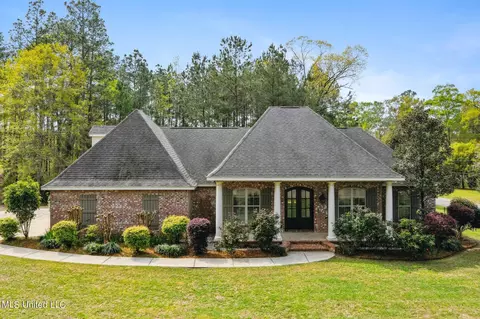 1350 Fairway Dr, Wiggins, MS 39577