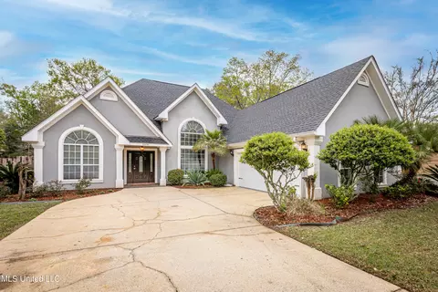 1808 Seashore Ave, Ocean Springs, MS 39564