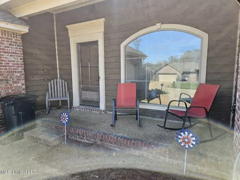 Exterior - 402 Pinebrook Cir, Brandon, MS 39047 photo 2 of 4