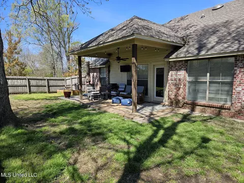 Exterior - 402 Pinebrook Cir, Brandon, MS 39047 photo 3 of 4