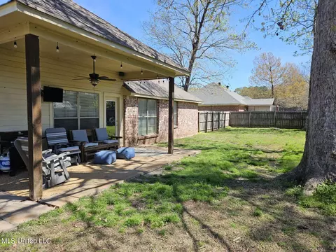 Exterior - 402 Pinebrook Cir, Brandon, MS 39047 photo 4 of 4