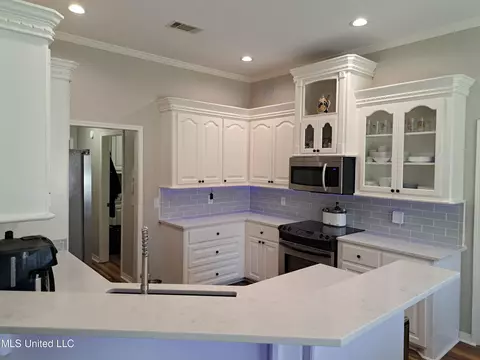 Kitchen - 402 Pinebrook Cir, Brandon, MS 39047 photo 1 of 3