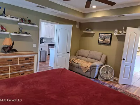 Bedroom - 402 Pinebrook Cir, Brandon, MS 39047 photo 2 of 3
