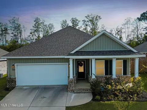 5759 Overland Dr, Biloxi, MS 39532