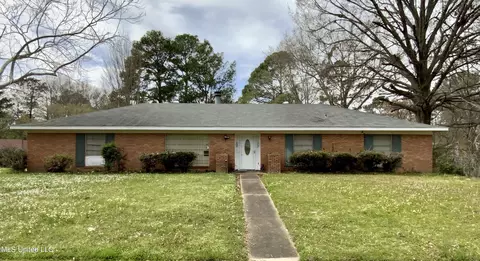 5835 E Sedgwick Ct, Jackson, MS 39211