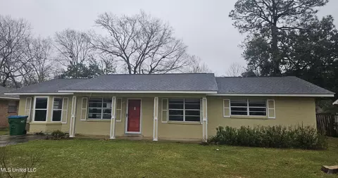 2006 Miller St, Pascagoula, MS 39581