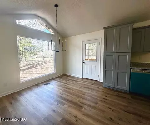 Dining - 8750 Thunderbird Dr E, Hernando, MS 38632 photo 1 of 2