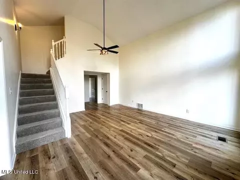 Entry Way - 8750 Thunderbird Dr E, Hernando, MS 38632 photo 2 of 3