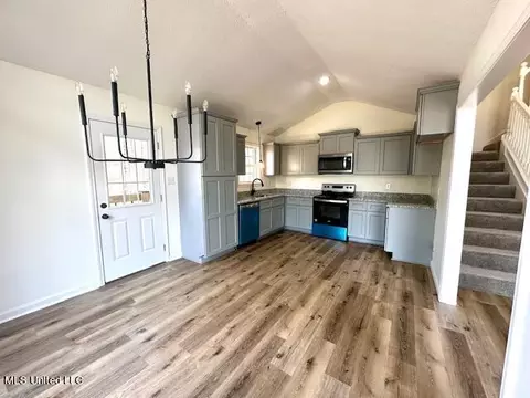 Kitchen - 8750 Thunderbird Dr E, Hernando, MS 38632 photo 1 of 2