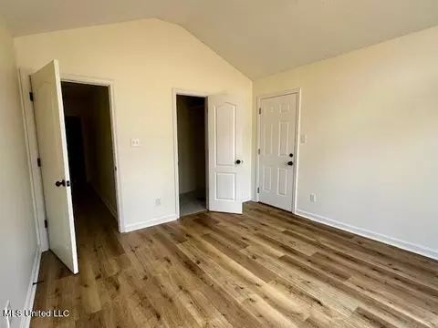 Entry Way - 8750 Thunderbird Dr E, Hernando, MS 38632 photo 3 of 3
