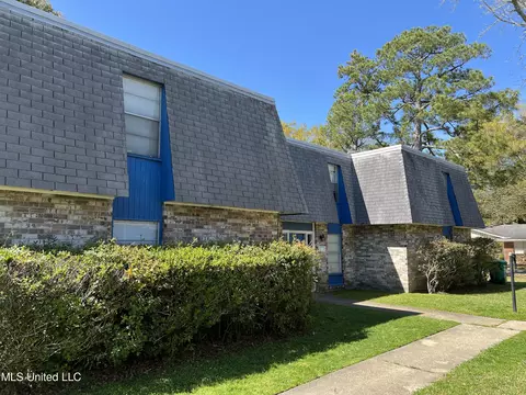 431 Bechtel Blvd #18-21, Ocean Springs, MS 39564