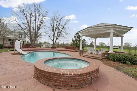 Exterior - 962 County Line Rd, Mendenhall, MS 39114 photo 4 of 14