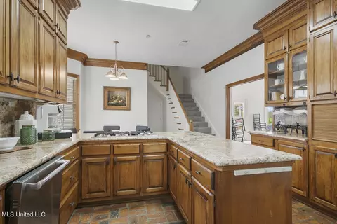Kitchen - 962 County Line Rd, Mendenhall, MS 39114 photo 3 of 5
