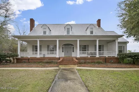 962 County Line Rd, Mendenhall, MS 39114