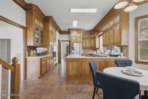 Kitchen - 962 County Line Rd, Mendenhall, MS 39114 photo 5 of 5