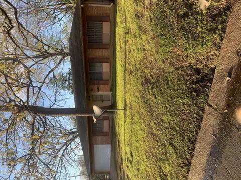 1796 S Haven Cir, Jackson, MS 39204