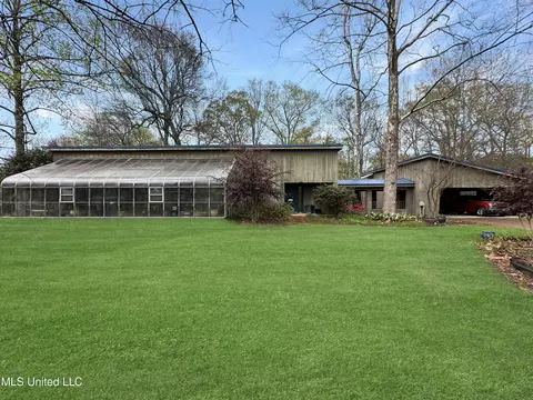 800 Colonial Cir, Jackson, MS 39211