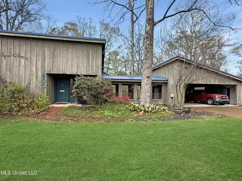 800 Colonial Cir, Jackson, MS 39211 photo 3