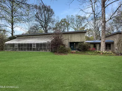 800 Colonial Cir, Jackson, MS 39211 photo 2