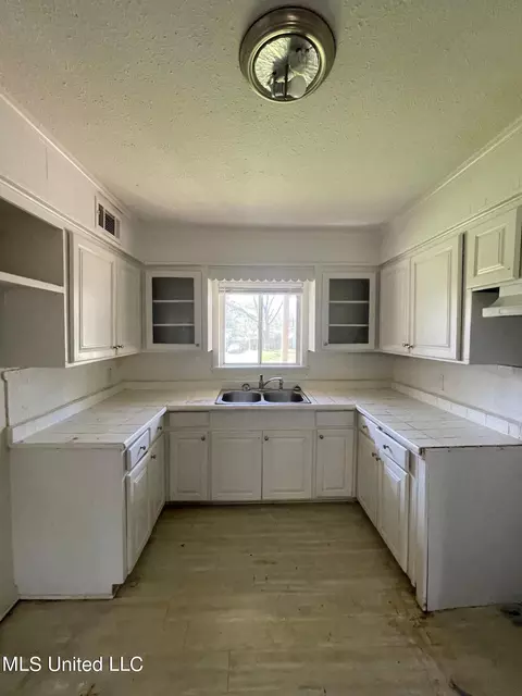 274 Mcdowell Park Cir, Jackson, MS 39204 photo 4