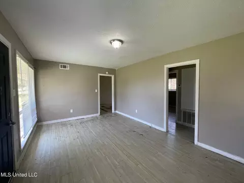 274 Mcdowell Park Cir, Jackson, MS 39204 photo 3
